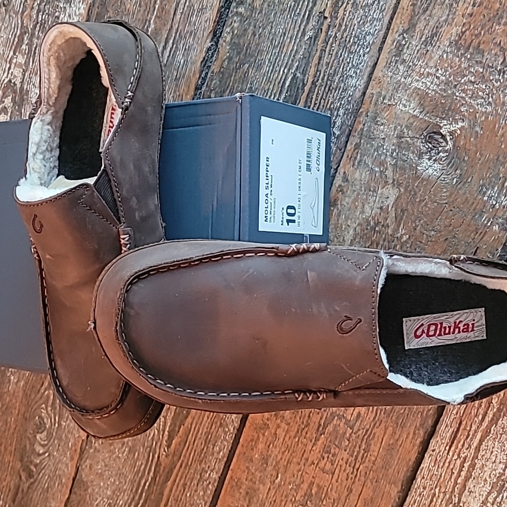 Olukai slippers